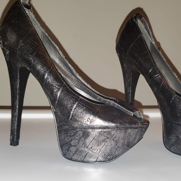Metallic gray peep toe heels - Picture 1 of 2